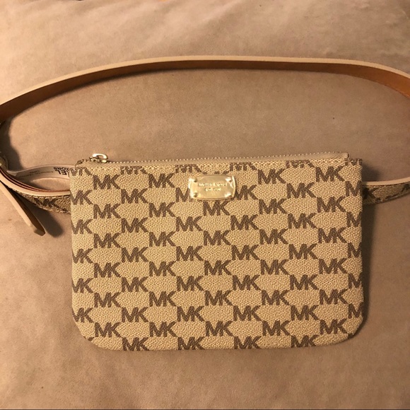 Michael Kors Handbags - MICHAEL KORS Funny pack